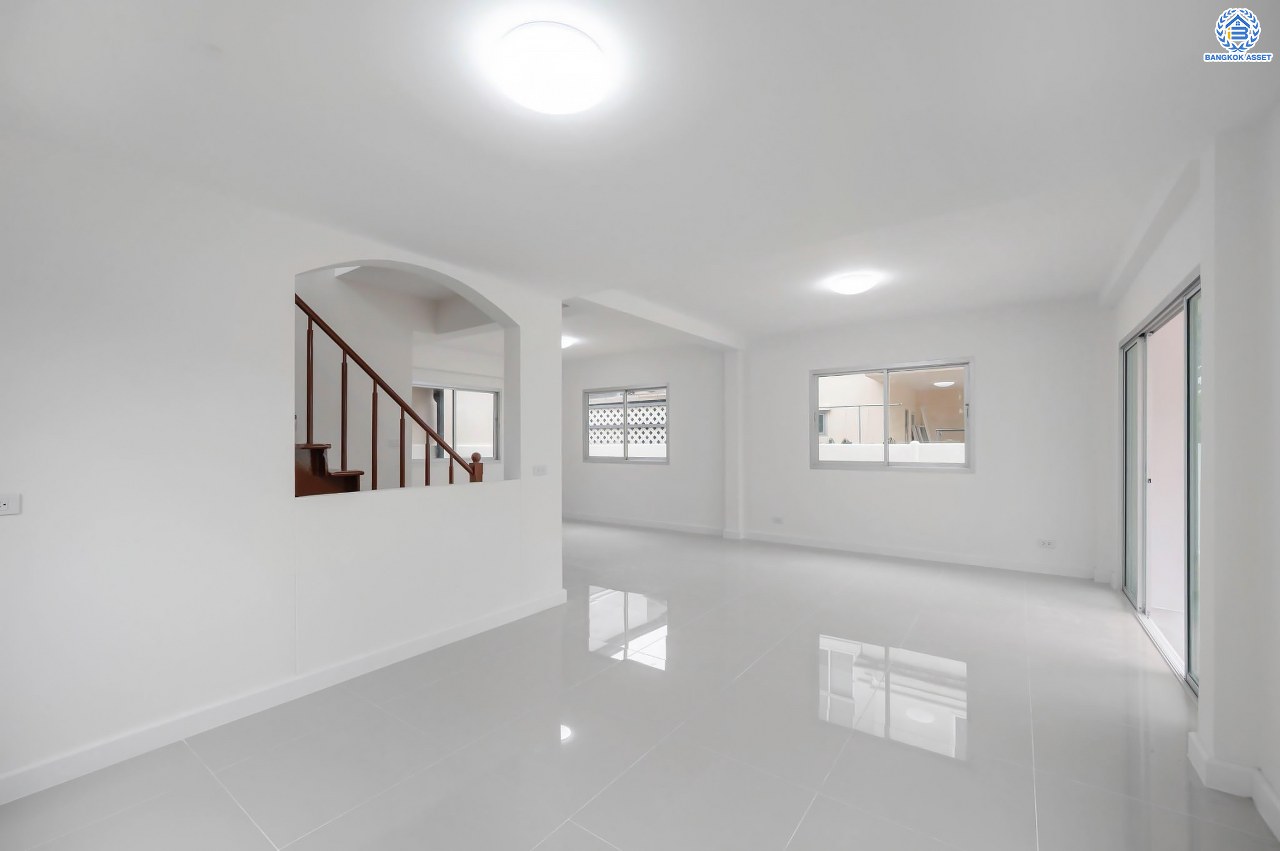 บ้านมือสองตกแต่งใหม่ โครงการ ศุภาลัยวิลล์ วงแหวน-รัตนาธิเบศร์ เนื้อที่กว้างกว่า 52 ตร.ว. ฟังก์ชัน 3 ห้องนอน 2 ห้องน้ำ 2 ที่จอดรถ ตอบโจทย์ทุกการเข้าอยู่ บนทำเลเดินทางสะดวก เชื่อมต่อถนนหลายเส้นทาง เพียง 15 นาทีก็ถึงรถไฟฟ้าสายสีม่วง "สถานีคลองบางไผ่" ใกล้ทางด่วน "กาญจนาภิเษก"